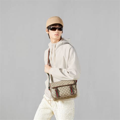 bolsos cruzados para hombres gucci|Bolso cruzado con GG en GG supreme .